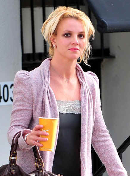 Britney Spears Looks Like An Escaped Mental Patient